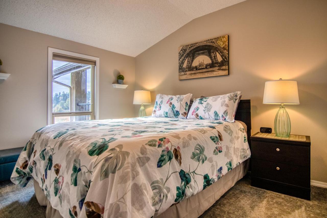 Mountain Getaway Condo - 5 Min Walk To The Beach! Invermere Εξωτερικό φωτογραφία