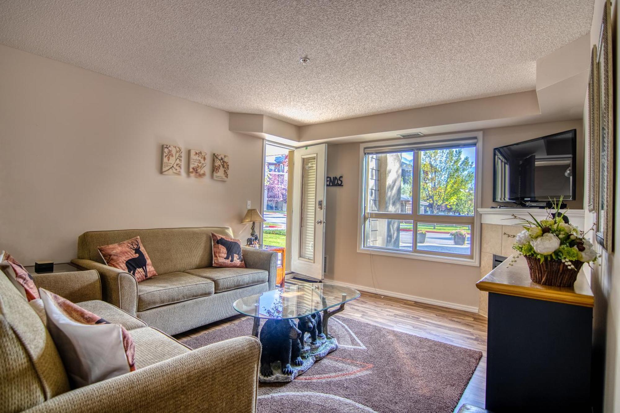 Mountain Getaway Condo - 5 Min Walk To The Beach! Invermere Εξωτερικό φωτογραφία