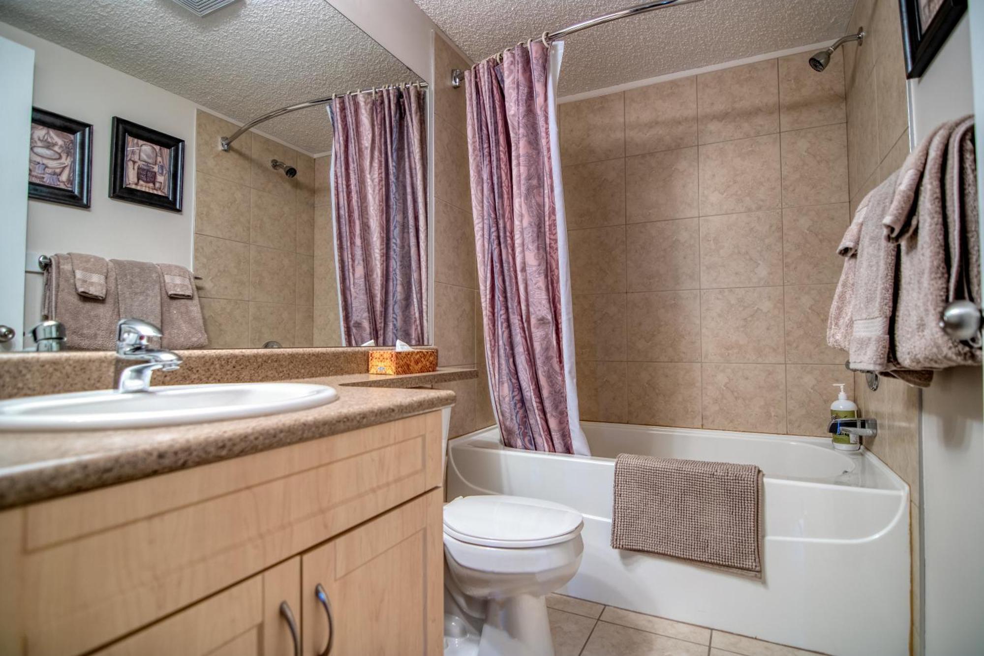 Mountain Getaway Condo - 5 Min Walk To The Beach! Invermere Εξωτερικό φωτογραφία